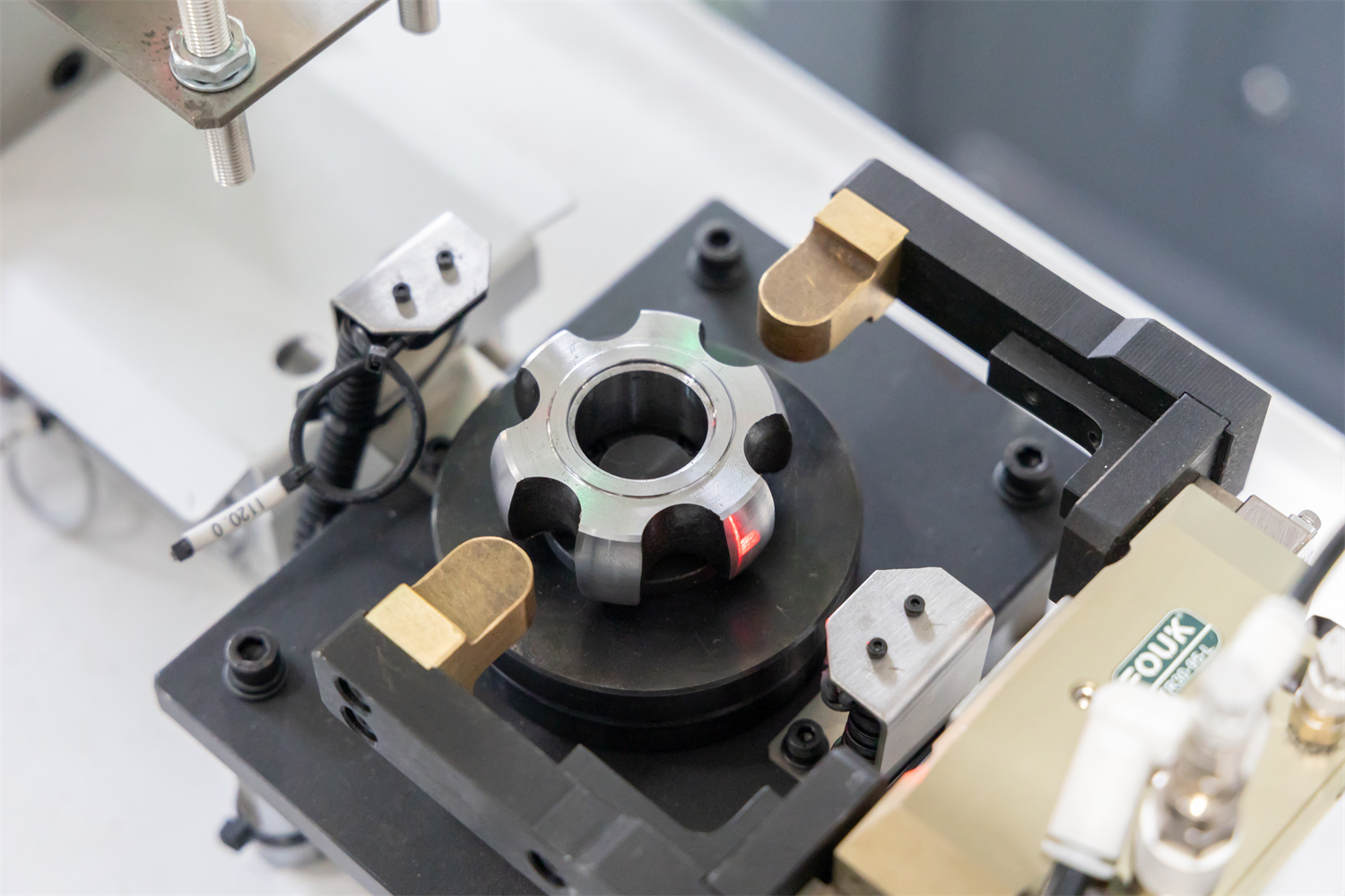 Angular Positioning Device